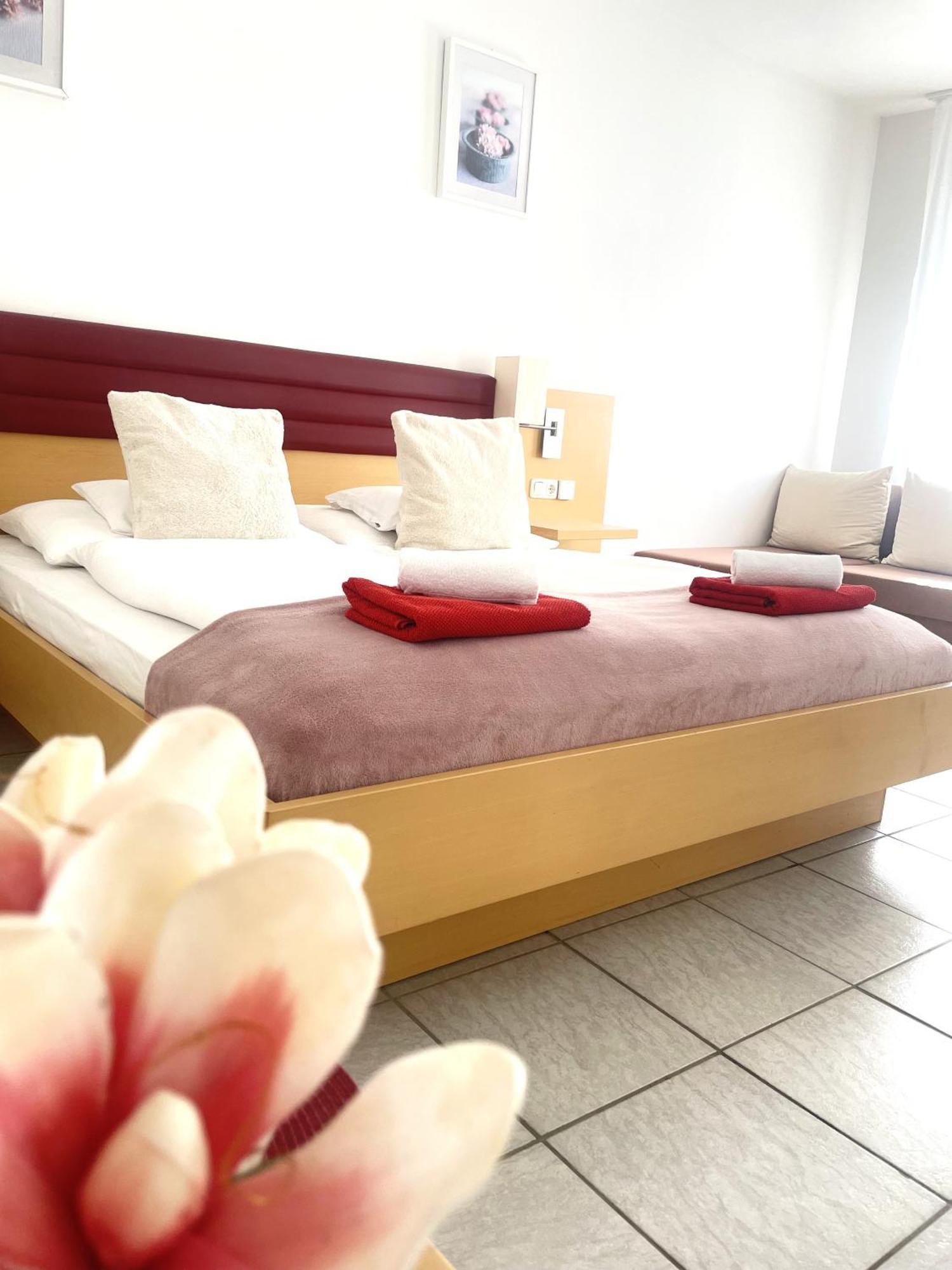 Alpesi Apartman Downtown Sopron Room photo