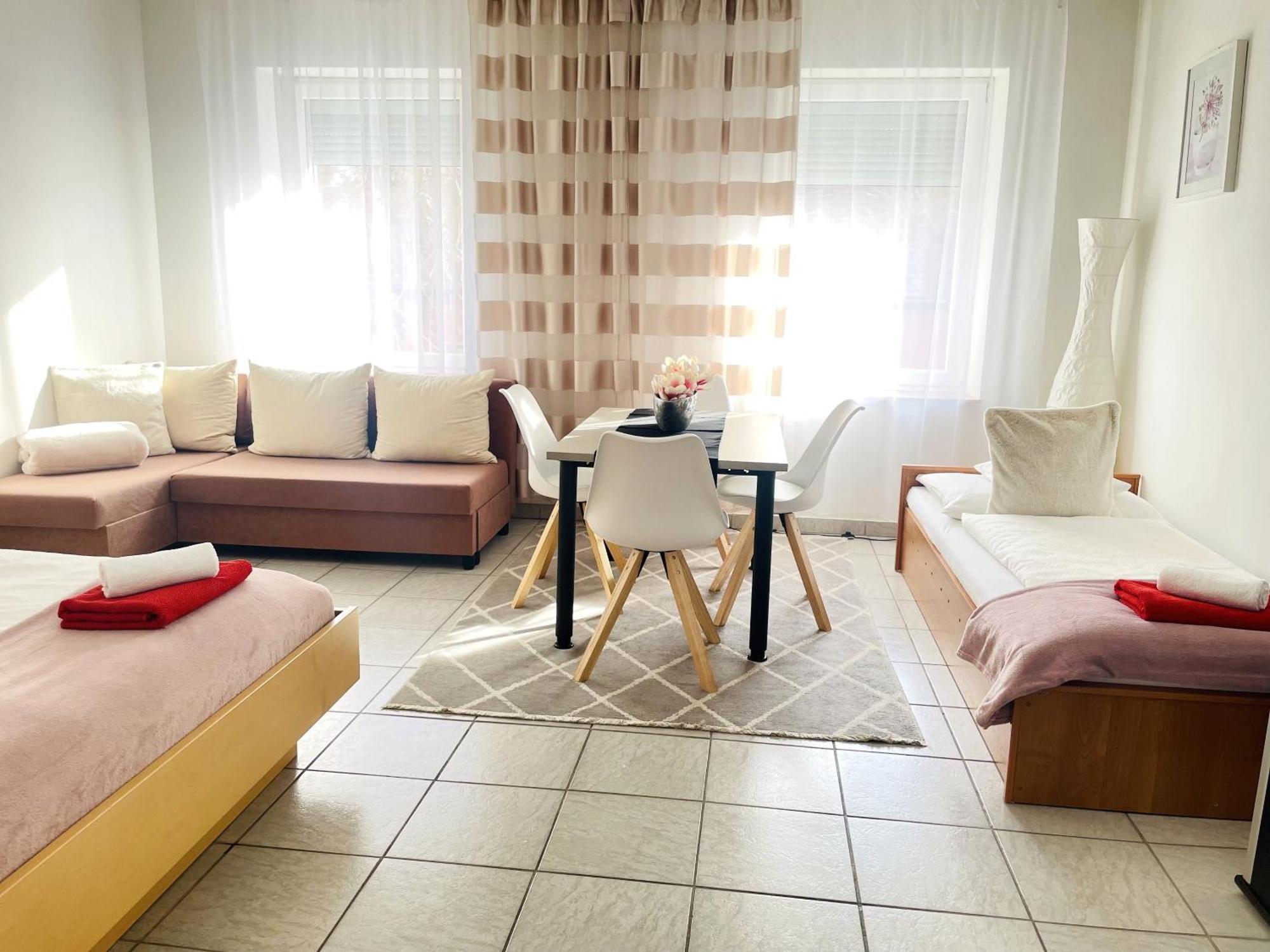 Alpesi Apartman Downtown Sopron Room photo